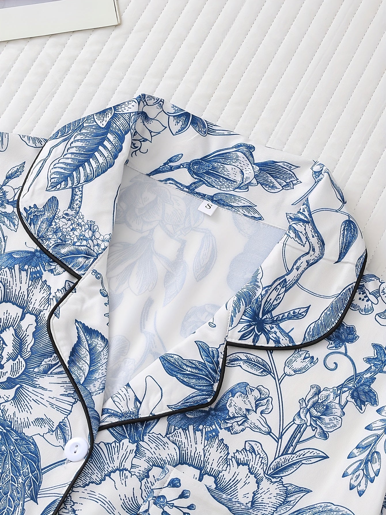 Three Piece Women'S Elegant Polyester Pajama Set, Fabric, Comfortable For All Seasons, Short Sleeved Button Top, Matching Shorts And Pants, With Full Body Printing And Pocket Details, Suitable For Adult Pajama Set